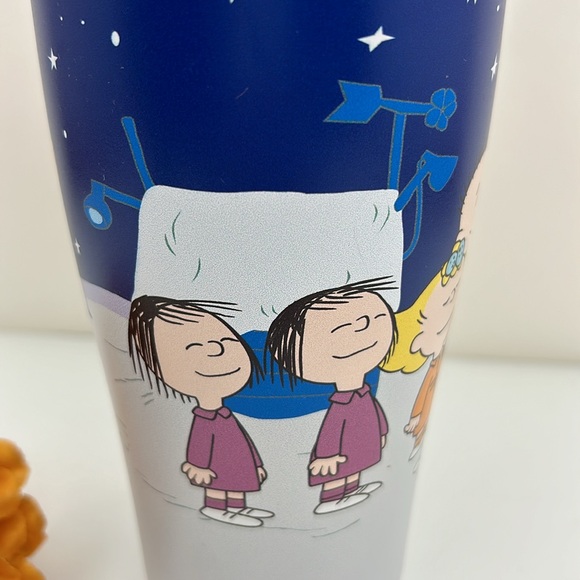 Snoopy Peanuts Christmas cup with lid and straw Zrike Brands by R Squared - Picture 2 of 16